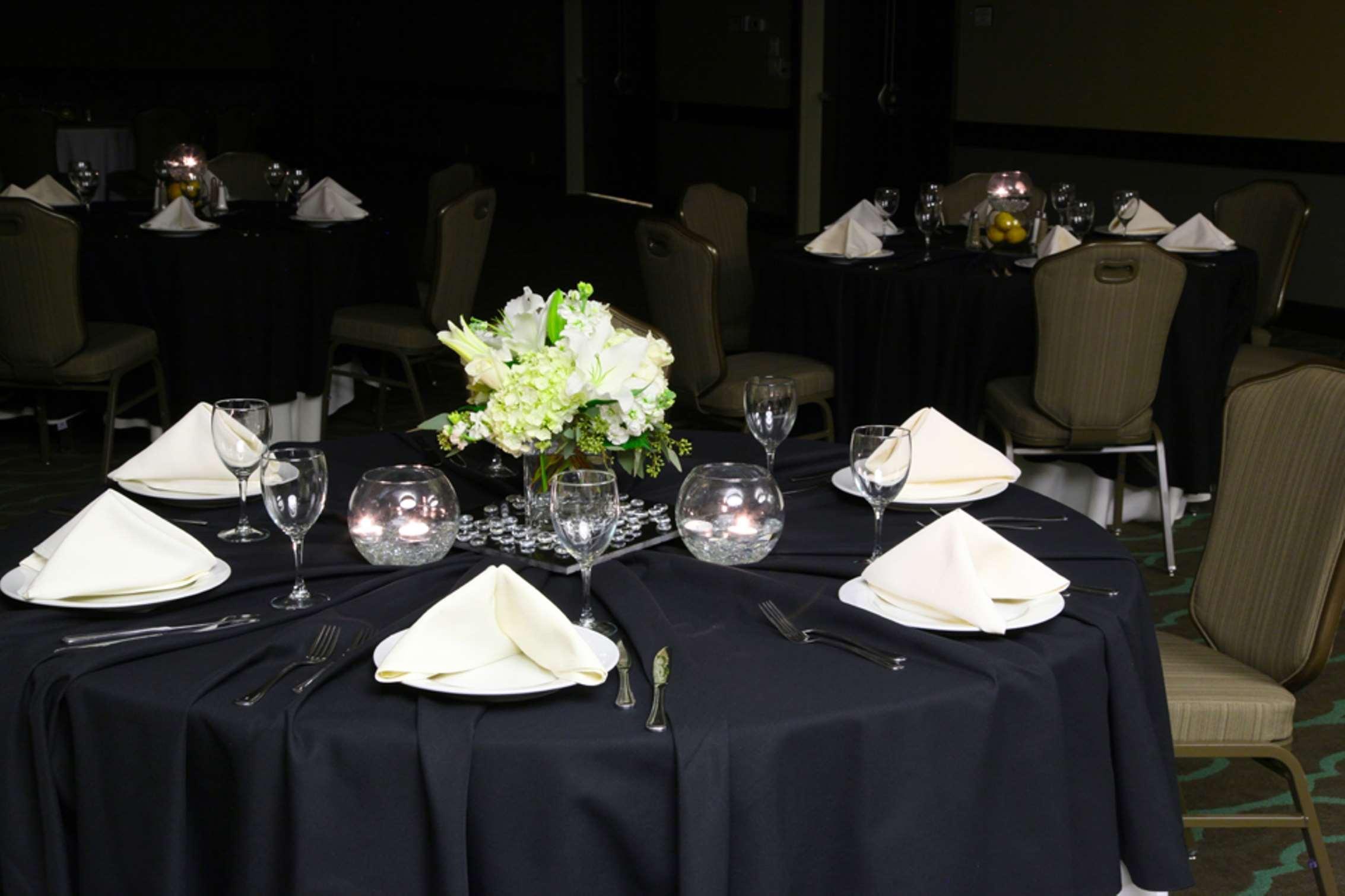 Embassy Suites By Hilton Dallas Market Center מסעדה תמונה