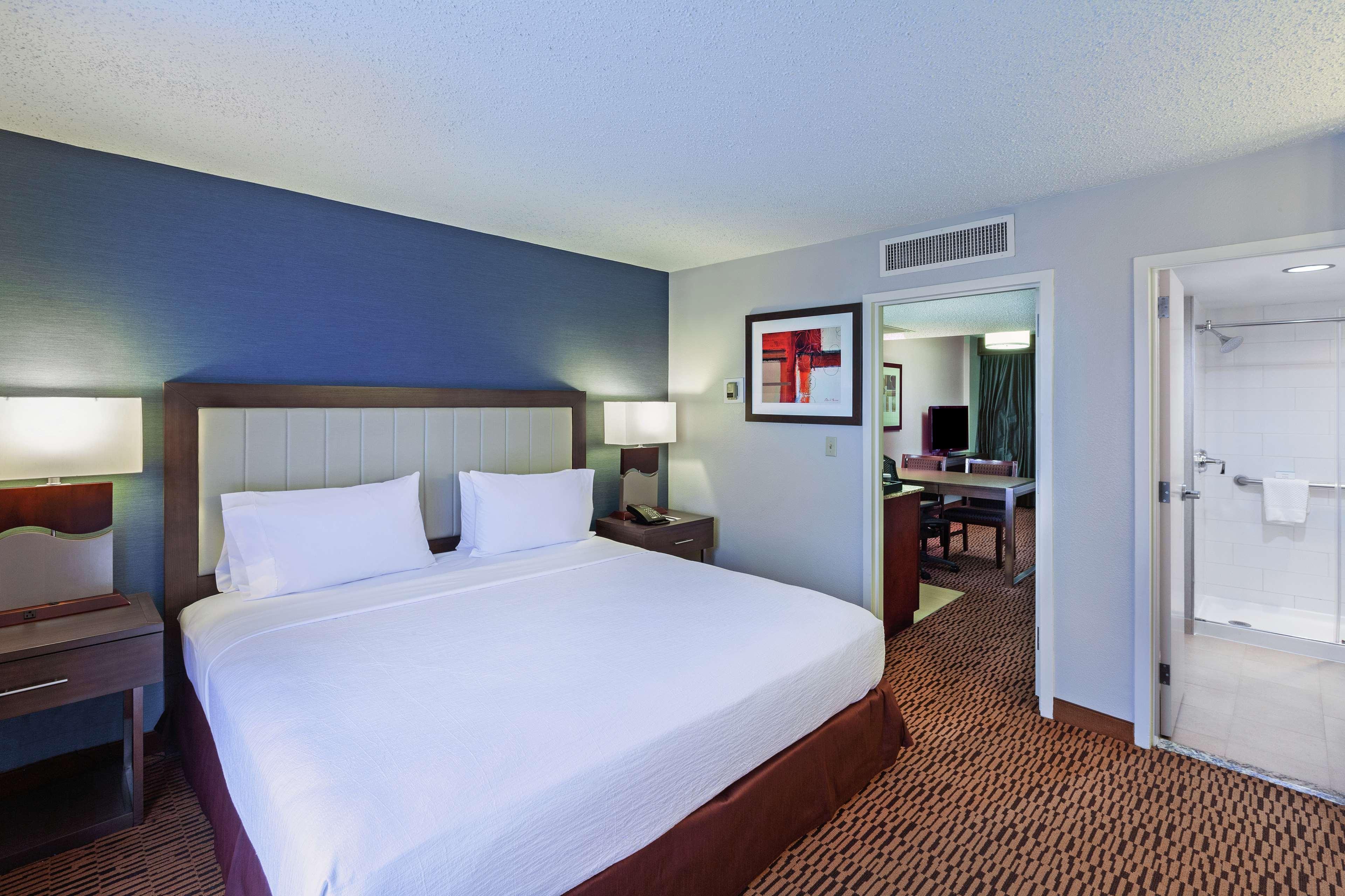 Embassy Suites By Hilton Dallas Market Center מראה חיצוני תמונה