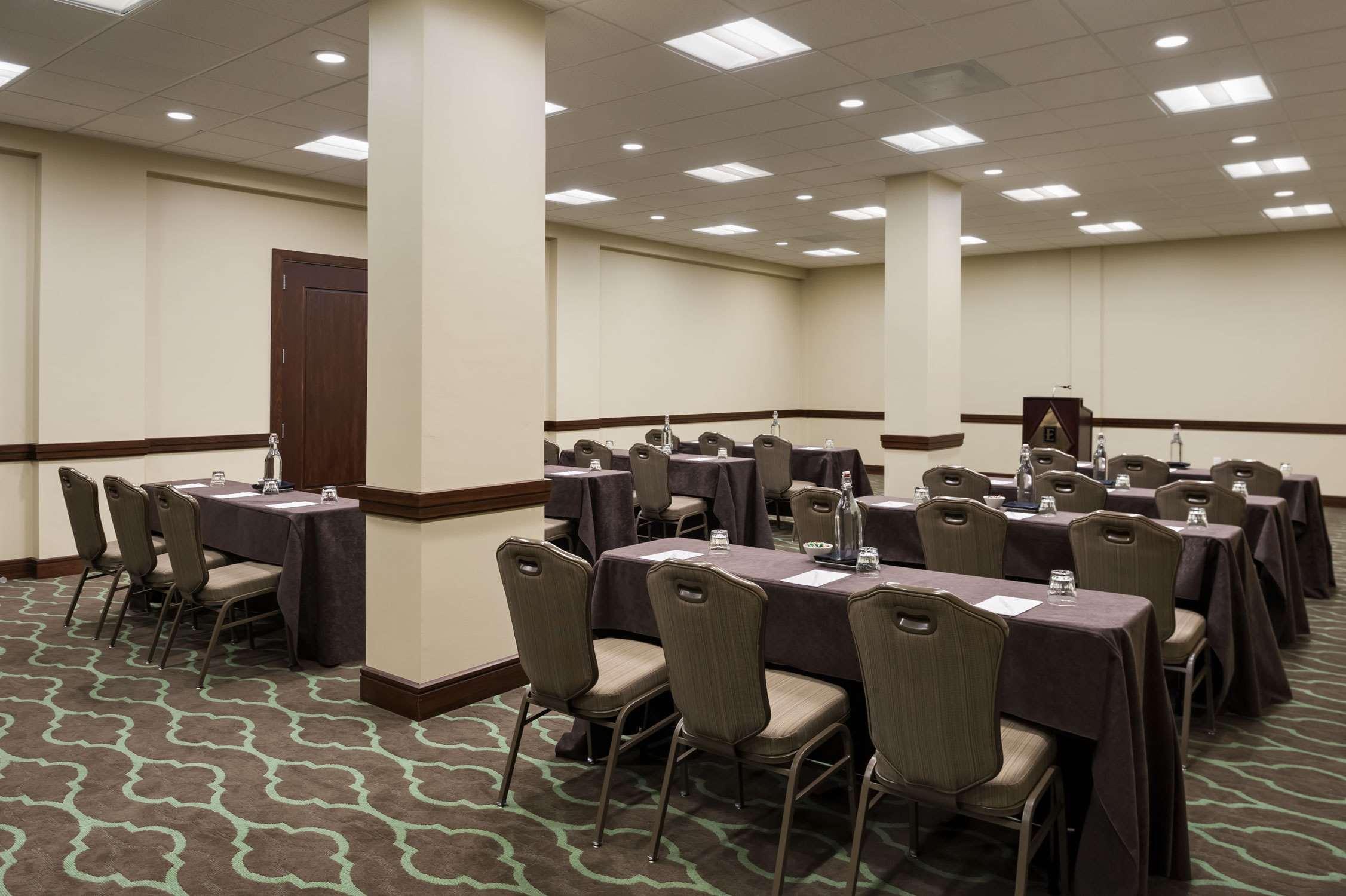 Embassy Suites By Hilton Dallas Market Center עסק תמונה