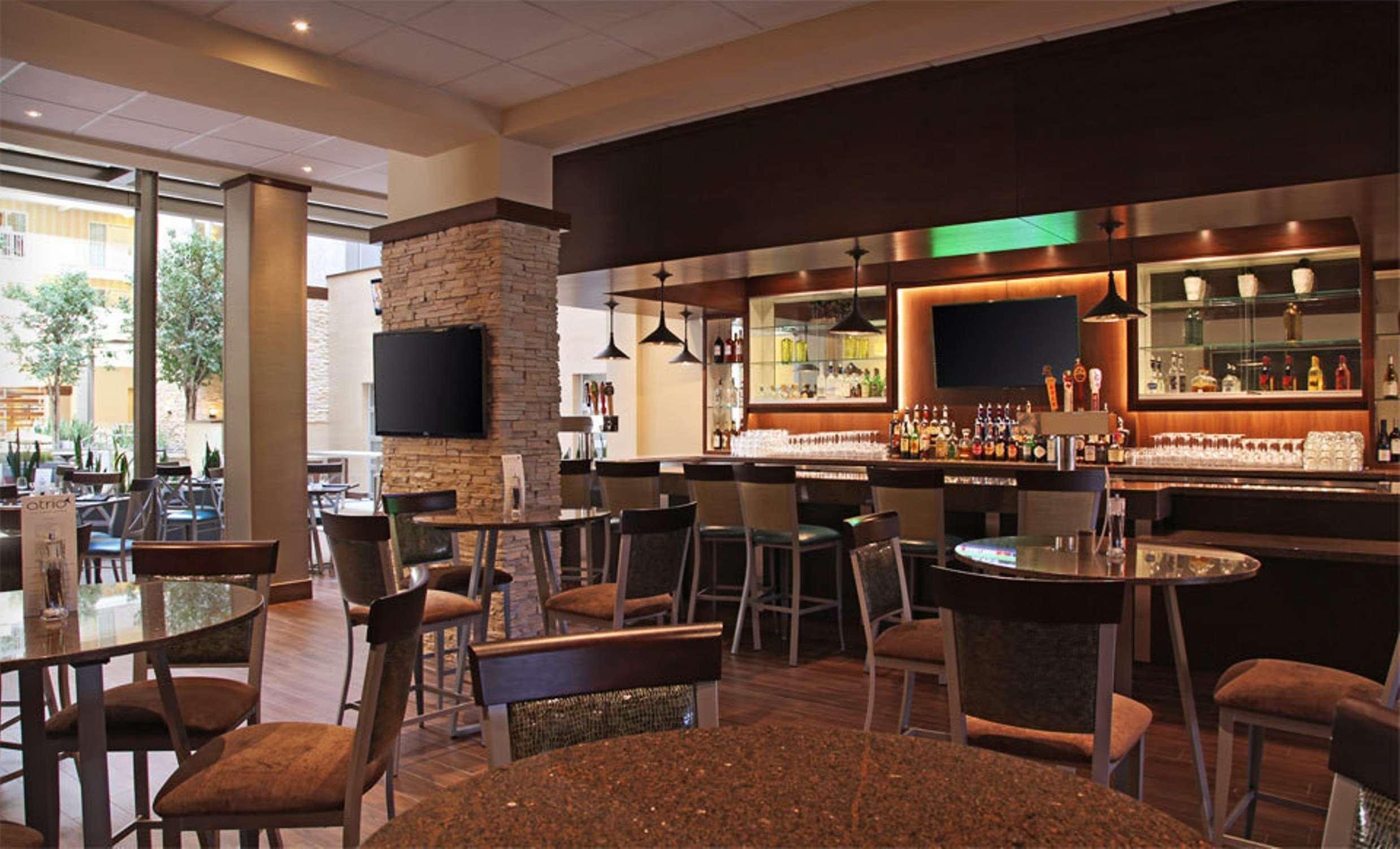 Embassy Suites By Hilton Dallas Market Center מסעדה תמונה
