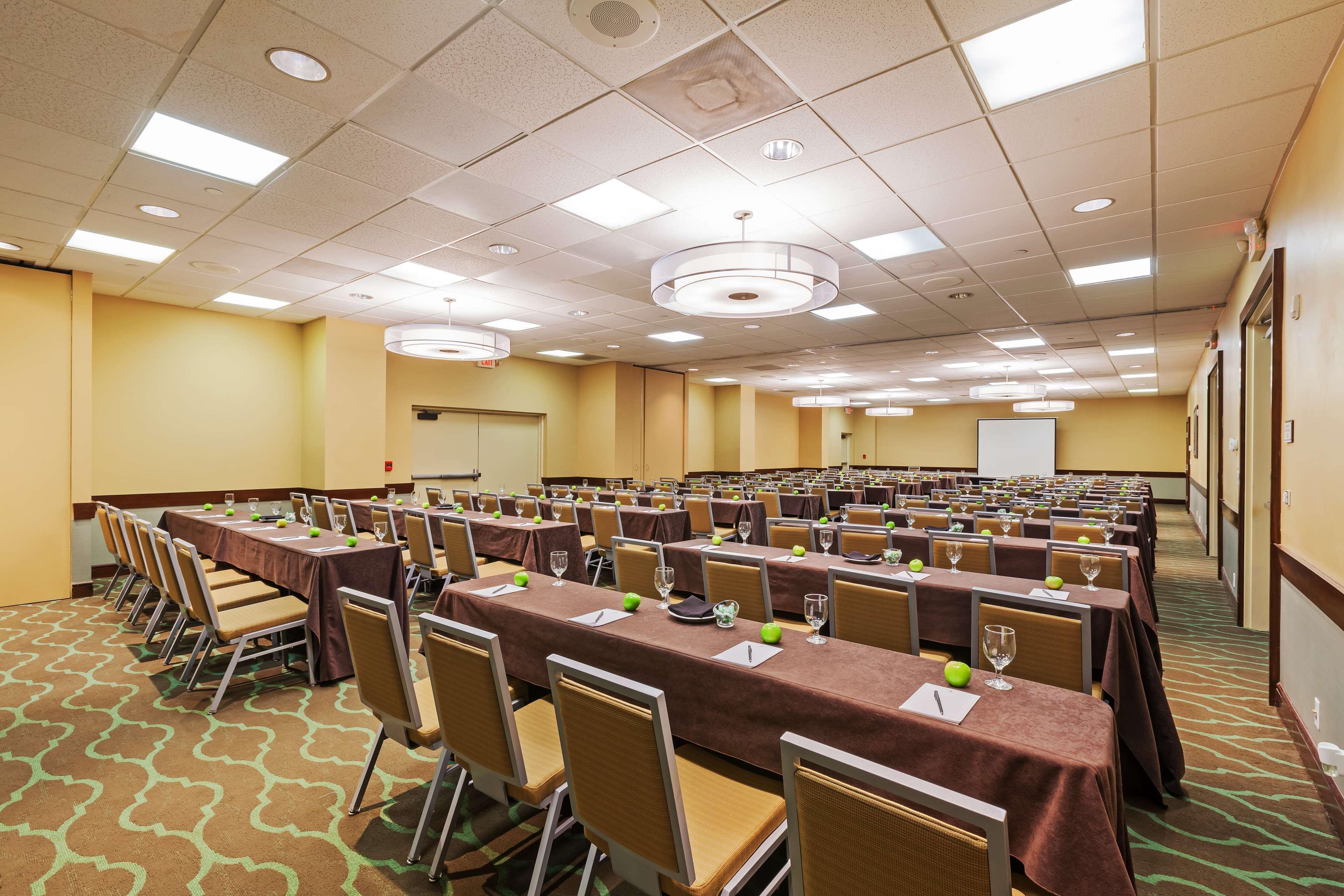 Embassy Suites By Hilton Dallas Market Center מראה חיצוני תמונה