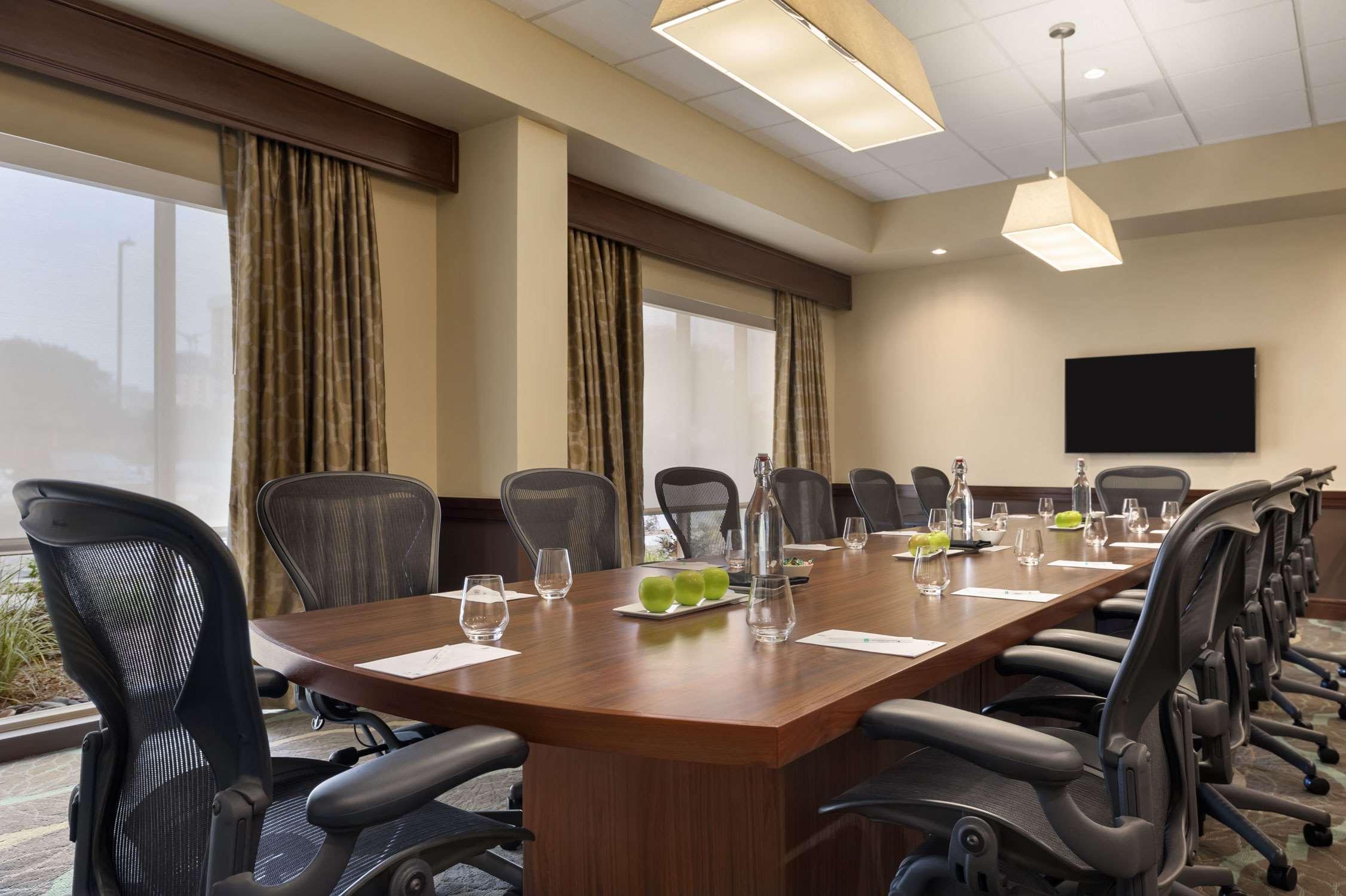 Embassy Suites By Hilton Dallas Market Center עסק תמונה