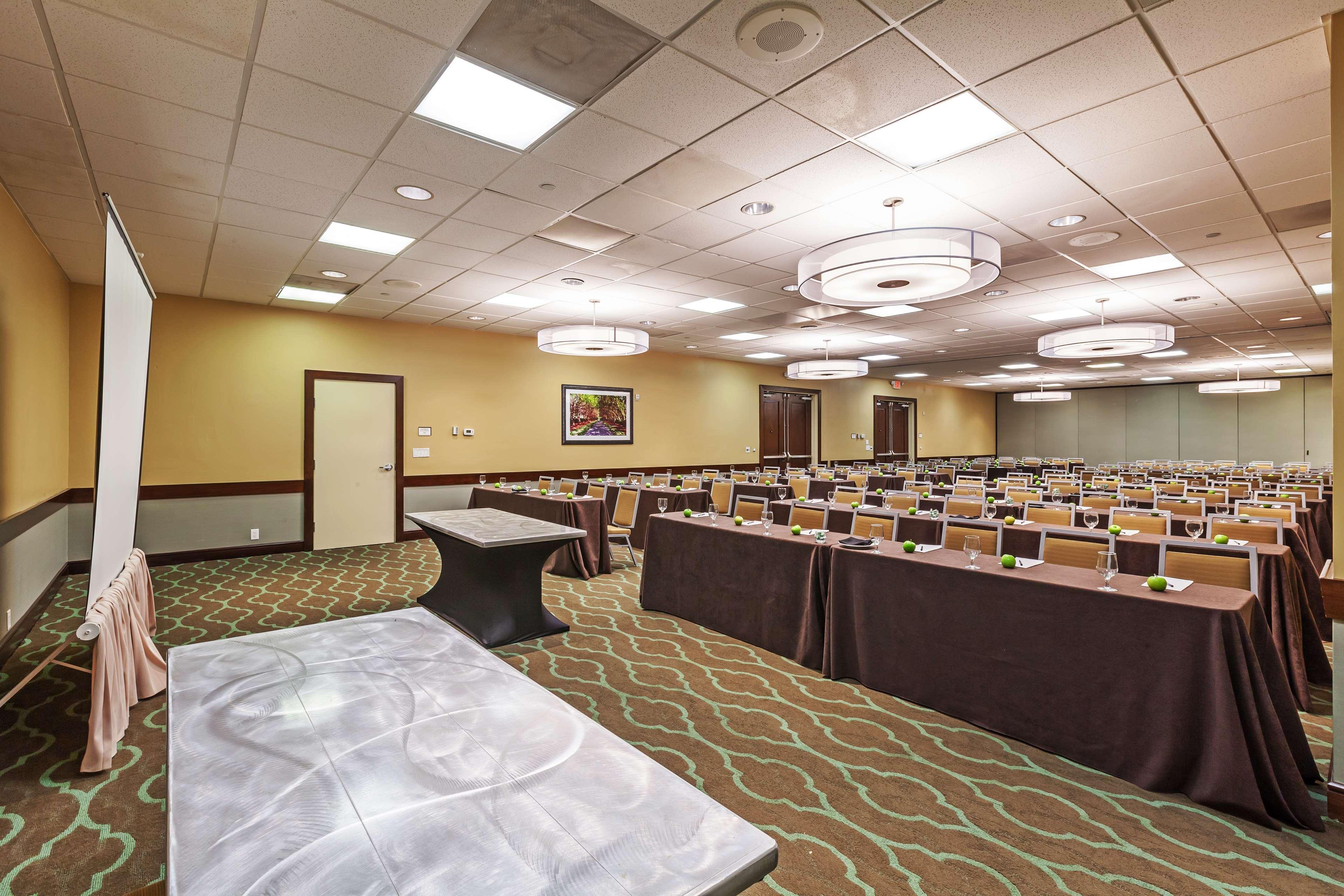 Embassy Suites By Hilton Dallas Market Center מראה חיצוני תמונה