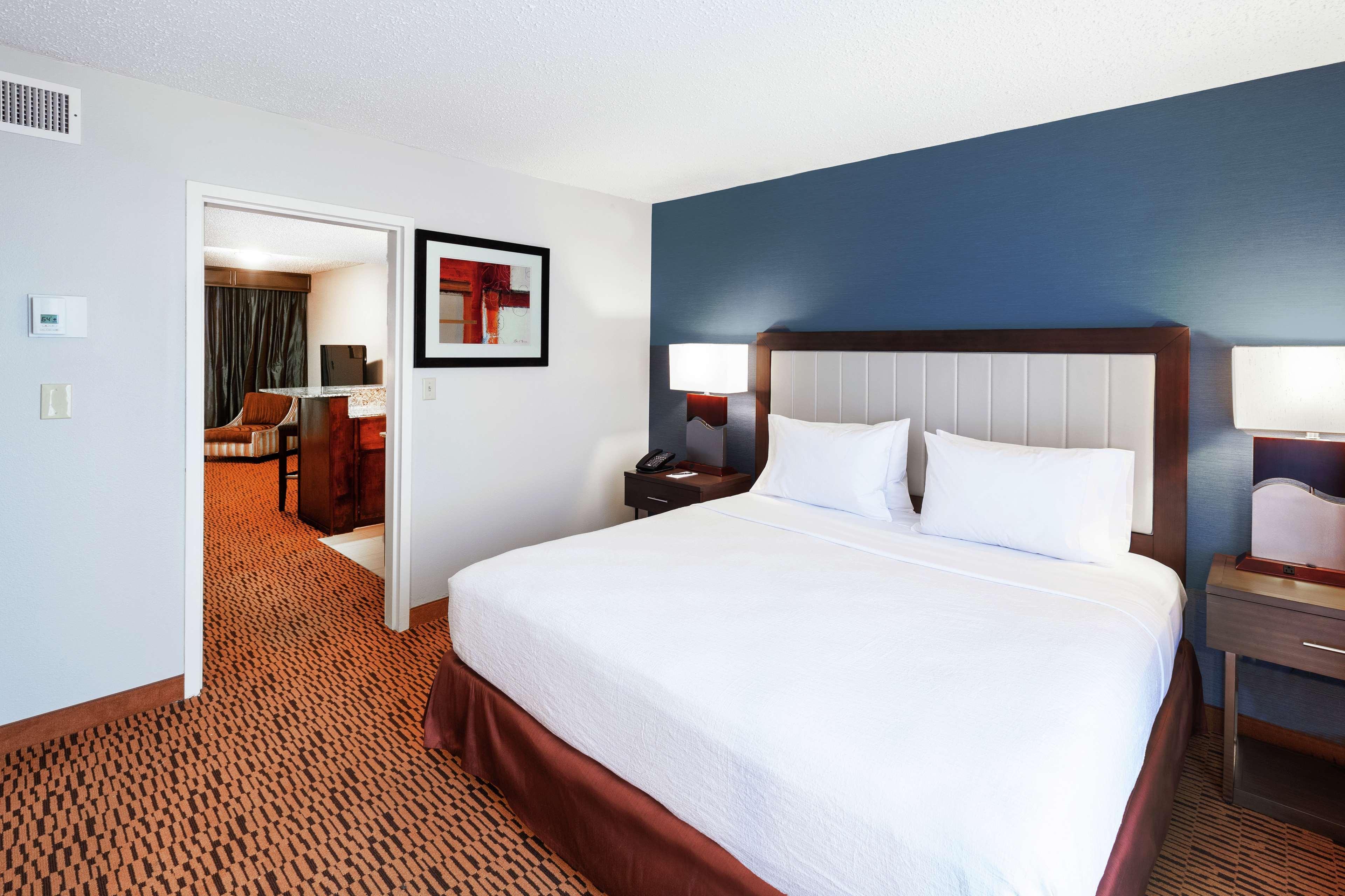 Embassy Suites By Hilton Dallas Market Center מראה חיצוני תמונה