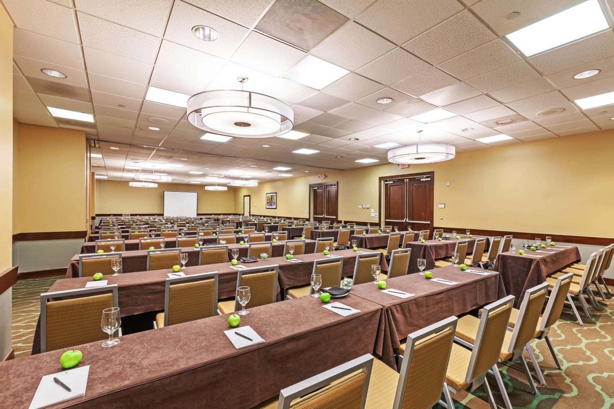 Embassy Suites By Hilton Dallas Market Center מראה חיצוני תמונה