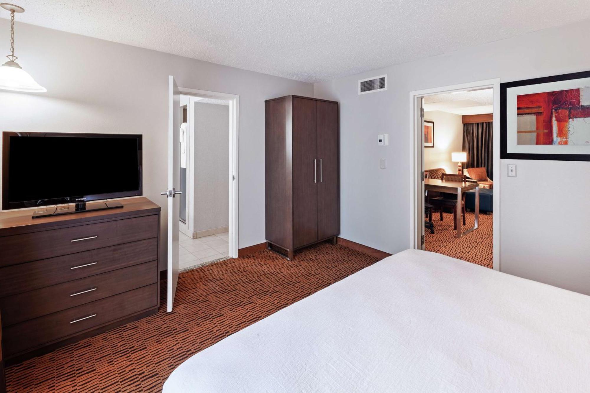 Embassy Suites By Hilton Dallas Market Center מראה חיצוני תמונה