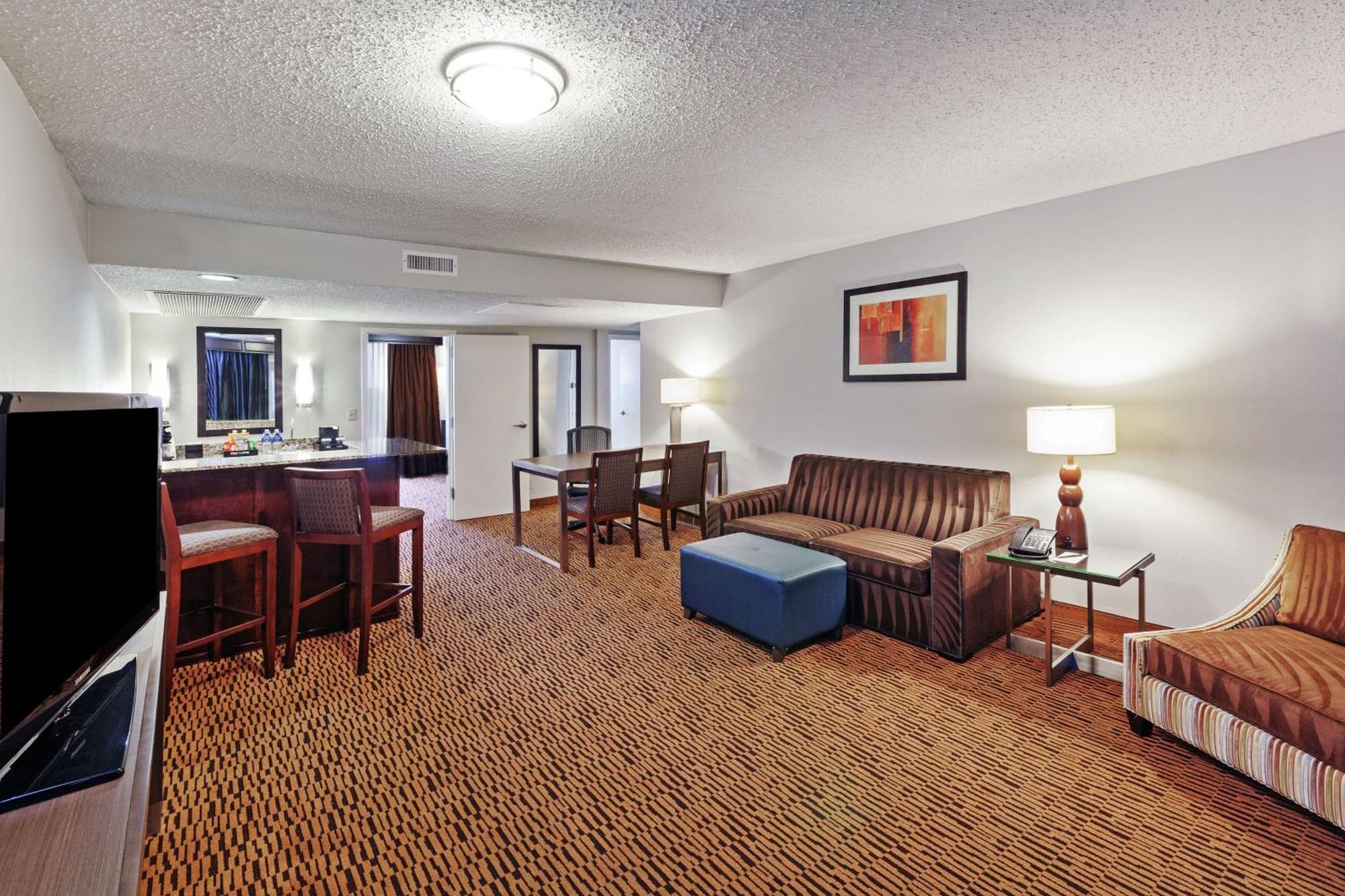 Embassy Suites By Hilton Dallas Market Center מראה חיצוני תמונה