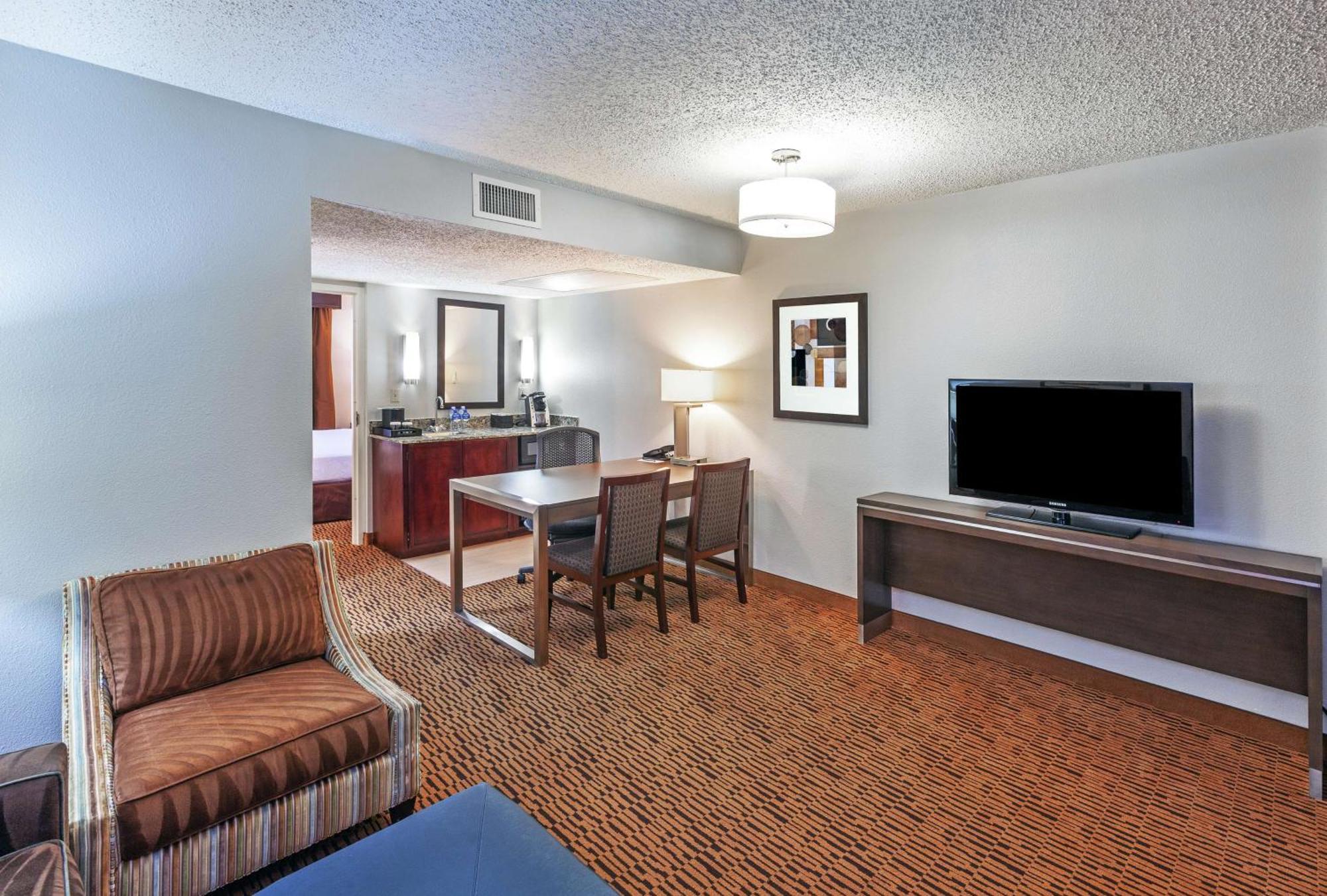 Embassy Suites By Hilton Dallas Market Center מראה חיצוני תמונה