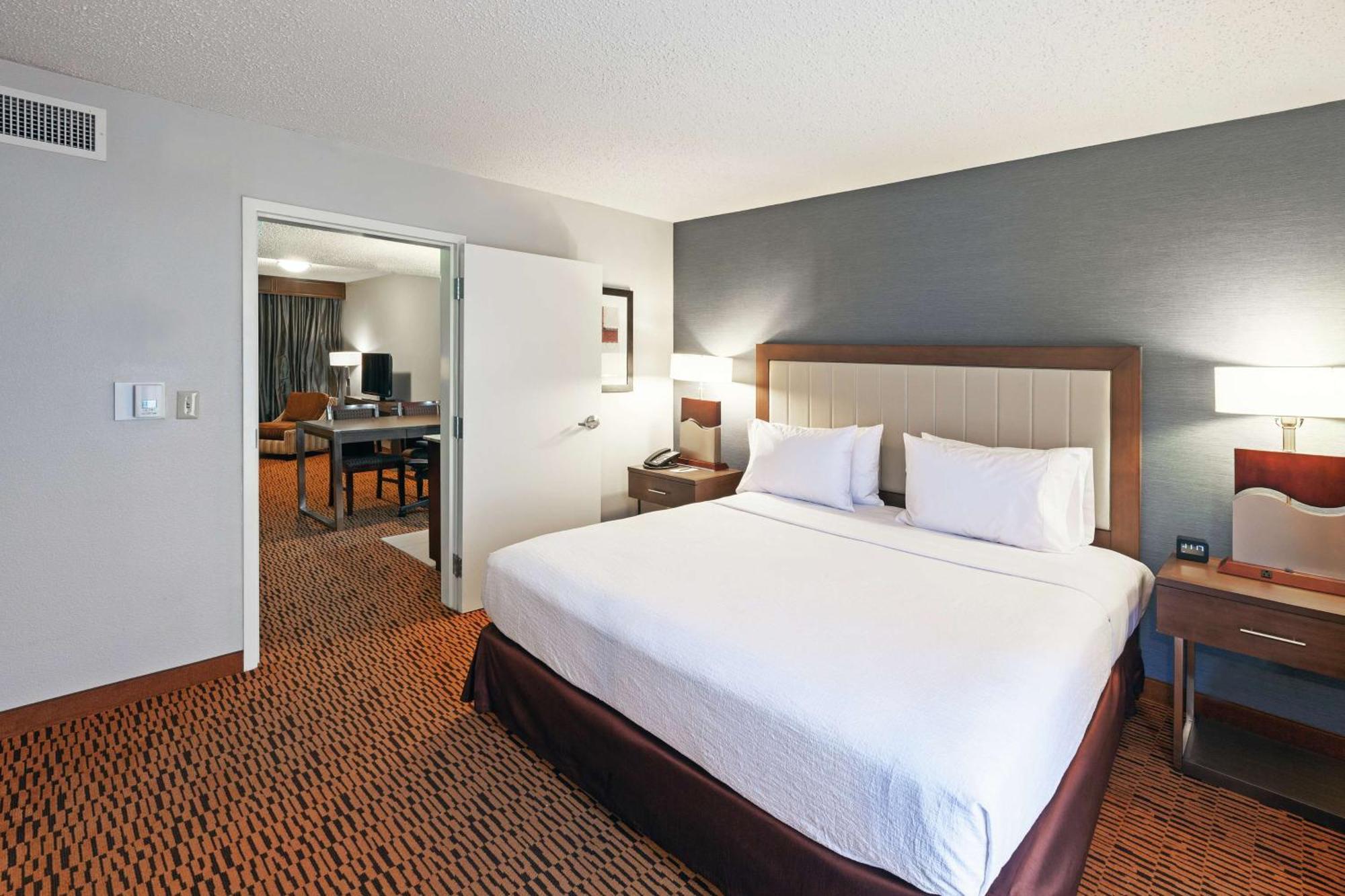 Embassy Suites By Hilton Dallas Market Center מראה חיצוני תמונה
