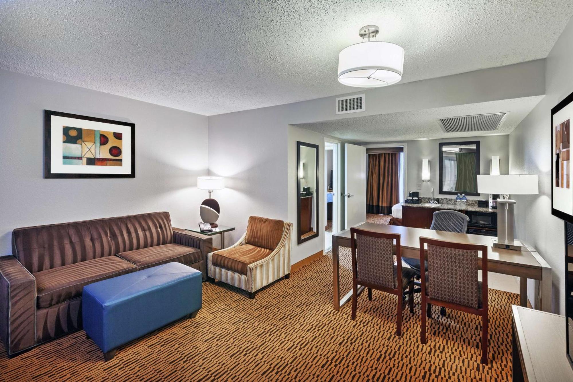 Embassy Suites By Hilton Dallas Market Center מראה חיצוני תמונה