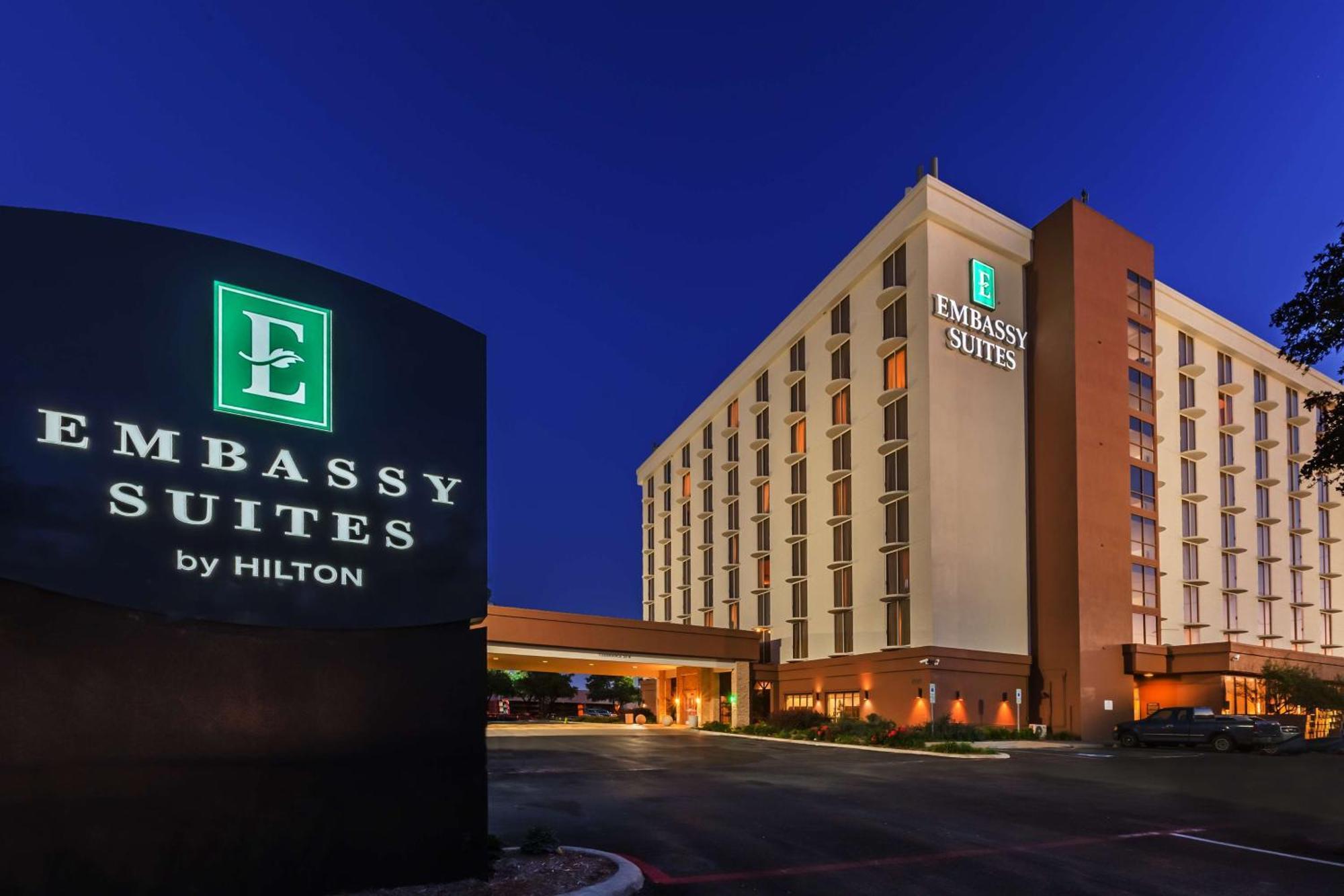 Embassy Suites By Hilton Dallas Market Center מראה חיצוני תמונה