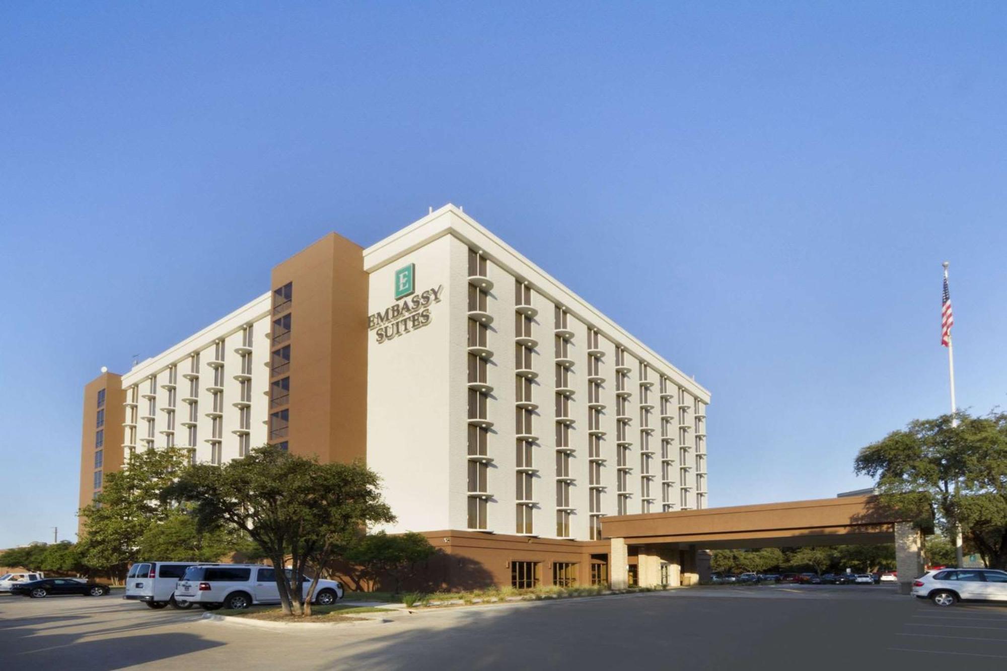 Embassy Suites By Hilton Dallas Market Center מראה חיצוני תמונה