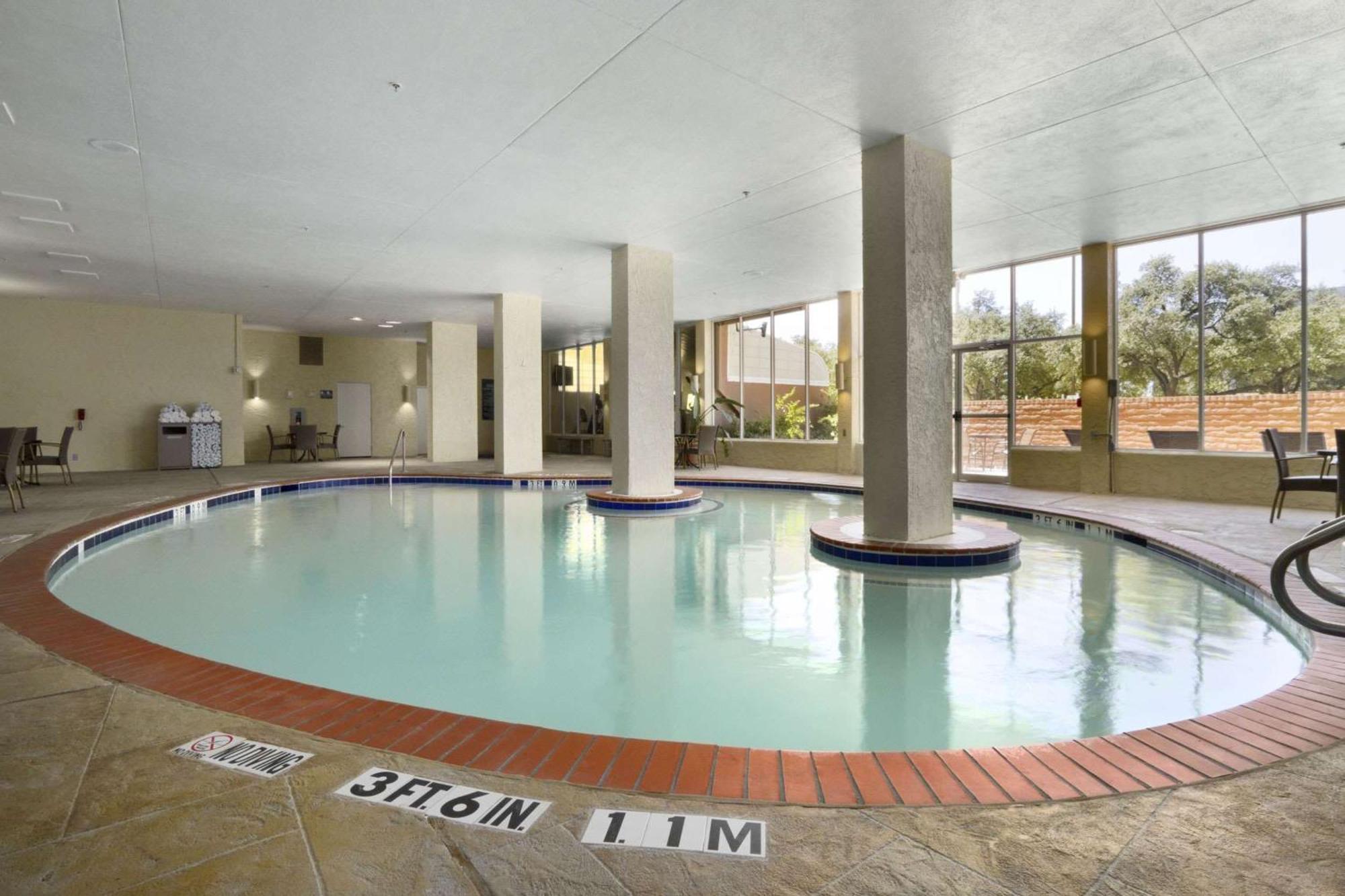 Embassy Suites By Hilton Dallas Market Center מראה חיצוני תמונה