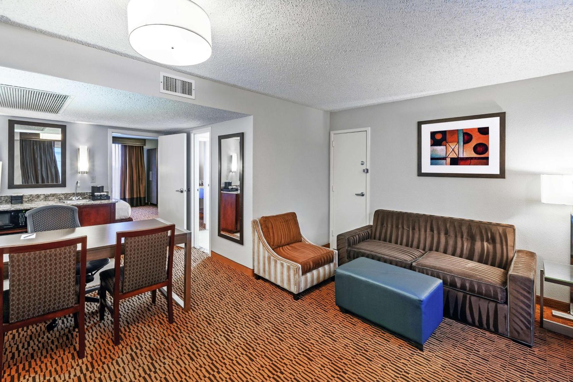 Embassy Suites By Hilton Dallas Market Center מראה חיצוני תמונה