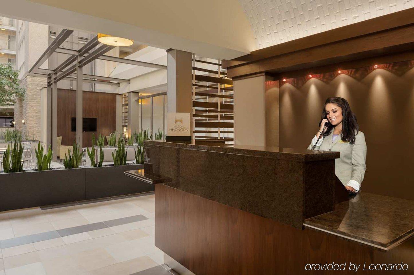 Embassy Suites By Hilton Dallas Market Center מראה פנימי תמונה