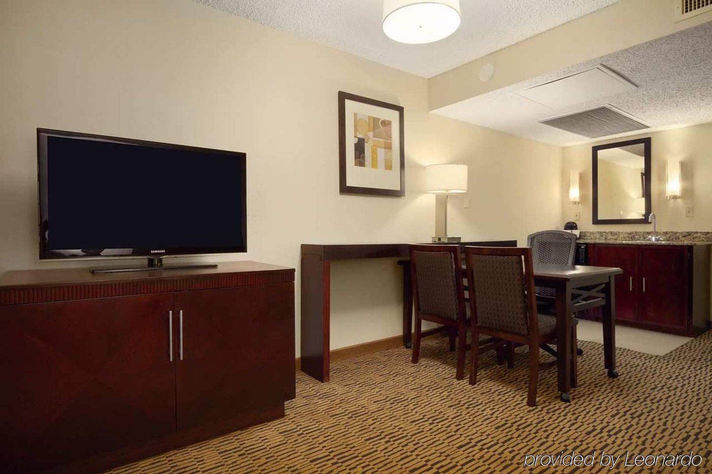 Embassy Suites By Hilton Dallas Market Center חדר תמונה